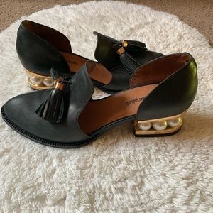 Vintage Look tasseled Black Gold and Pearl Shoes